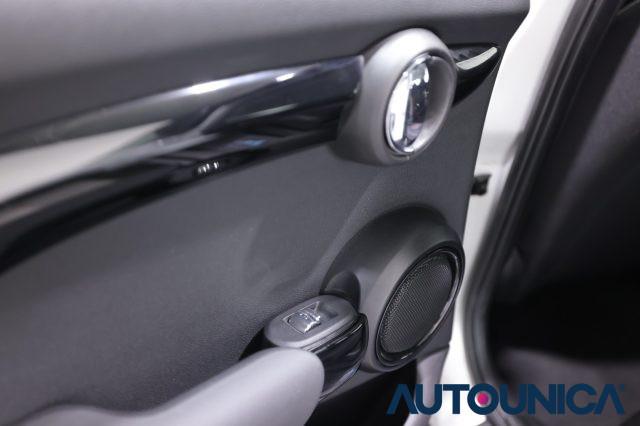 MINI Cooper 1.5 COOPER CAMDEN 5 PORTE FARI LED