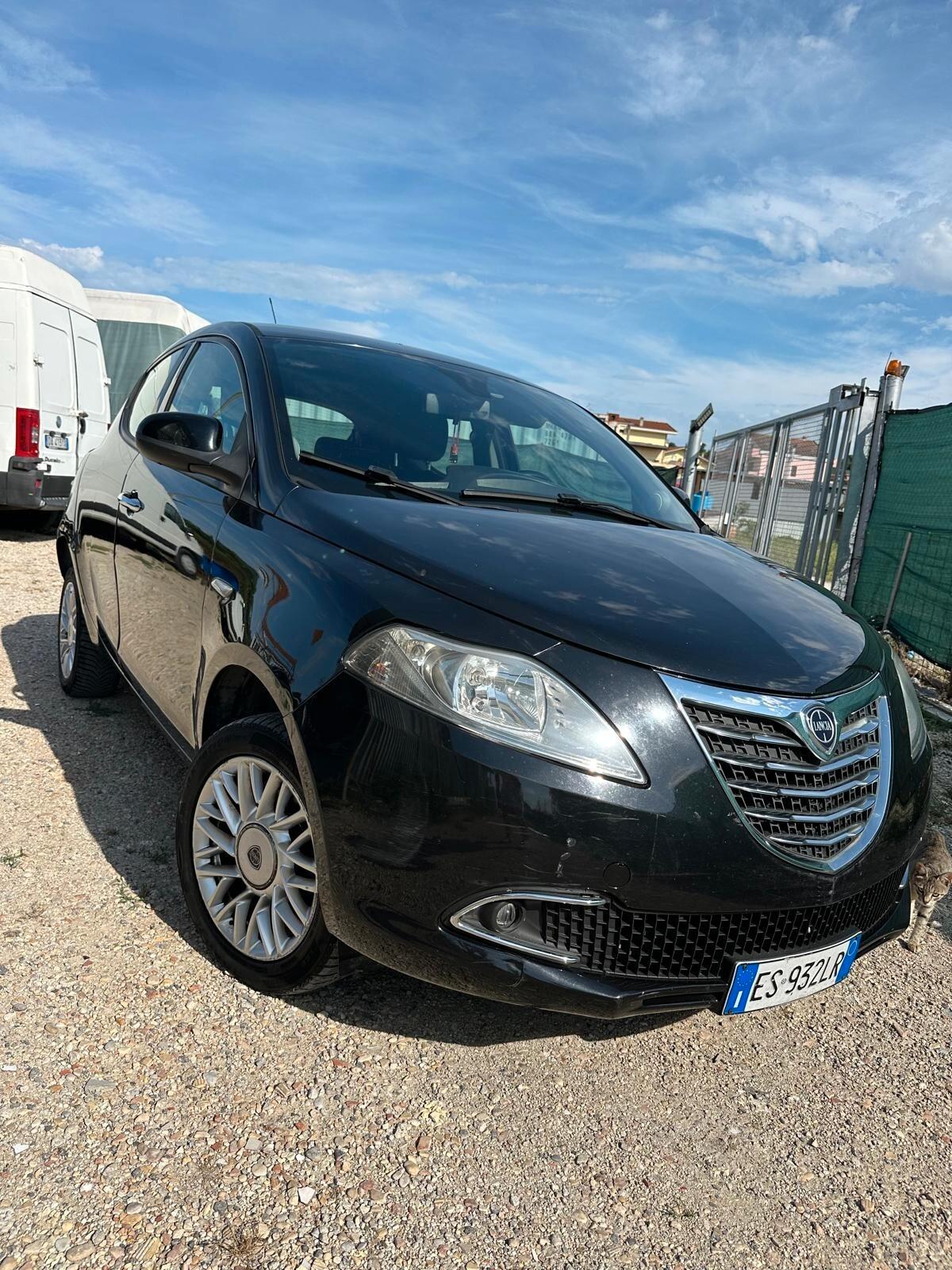 Lancia Ypsilon 0.9 TwinAir 85 CV 5 porte Metano Ecochic Gold