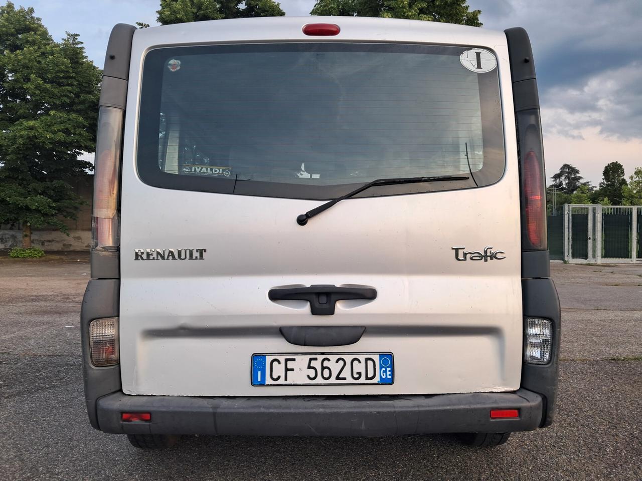VIVARO 6 POSTI AUTOCARRO