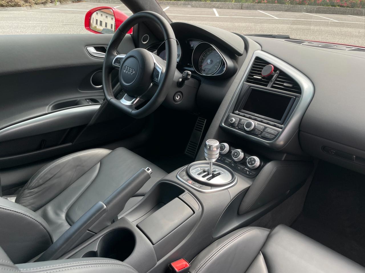 Audi R8 4.2 V8 Cambio MANUALE
