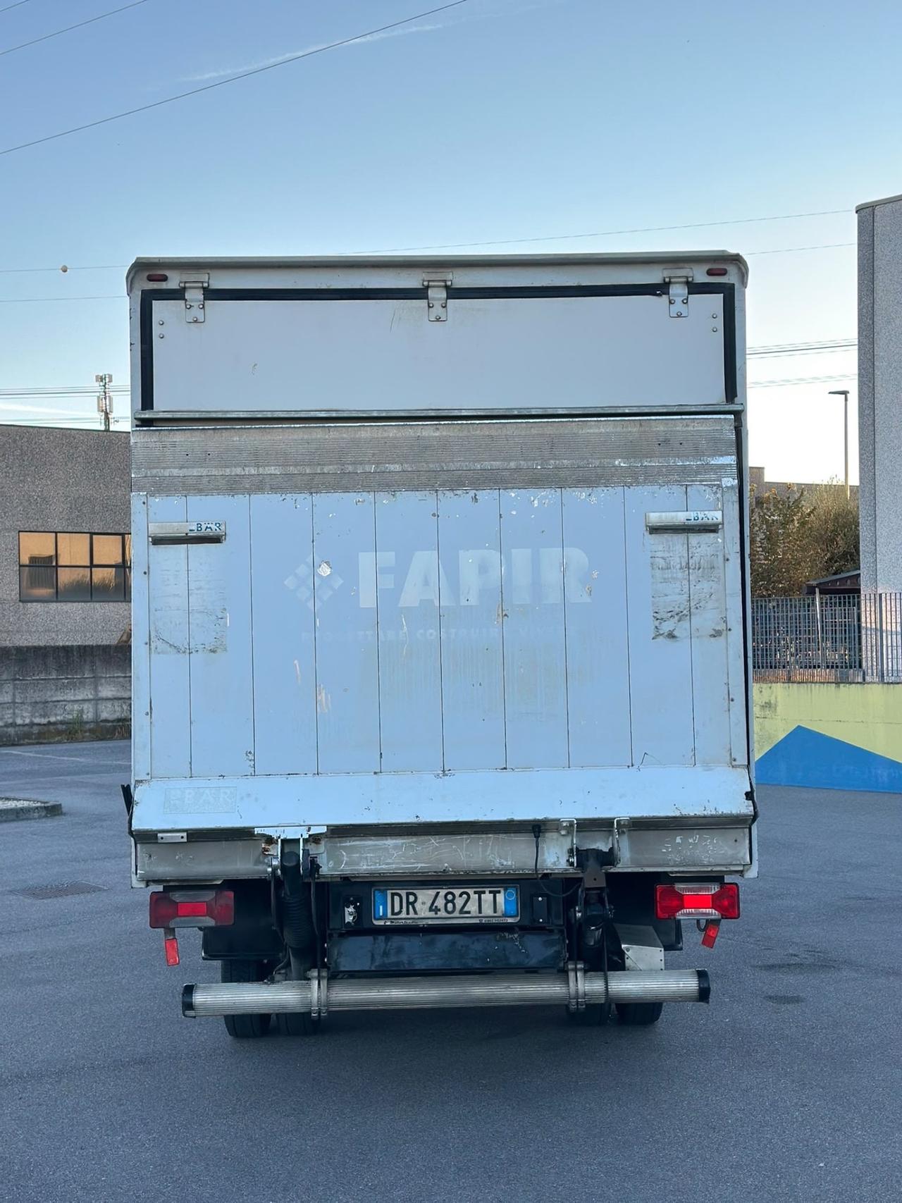 Iveco 35c15 con pedana