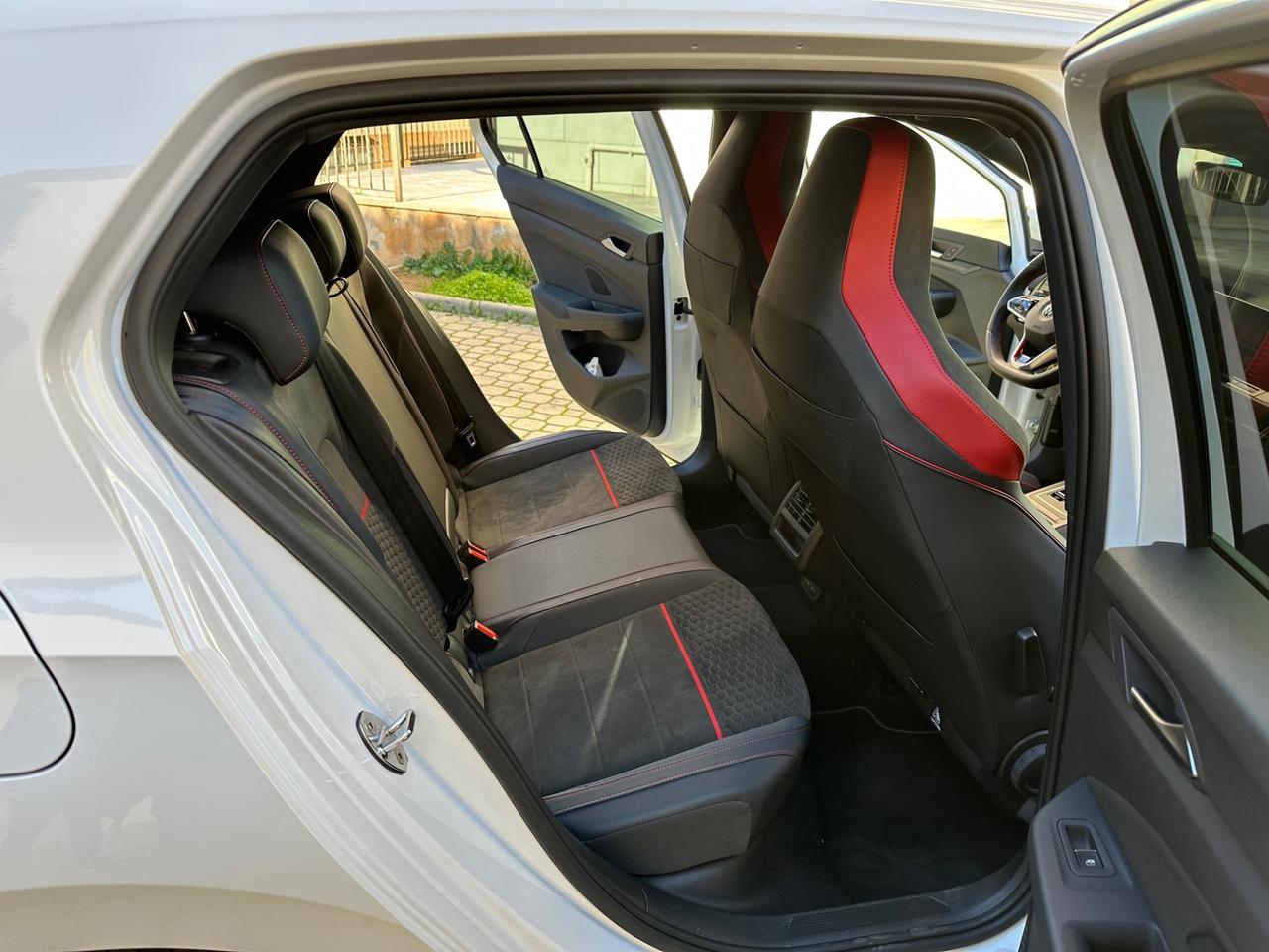 Volkswagen Golf 2.0 TSI GTI DSG 300cv Clubsport
