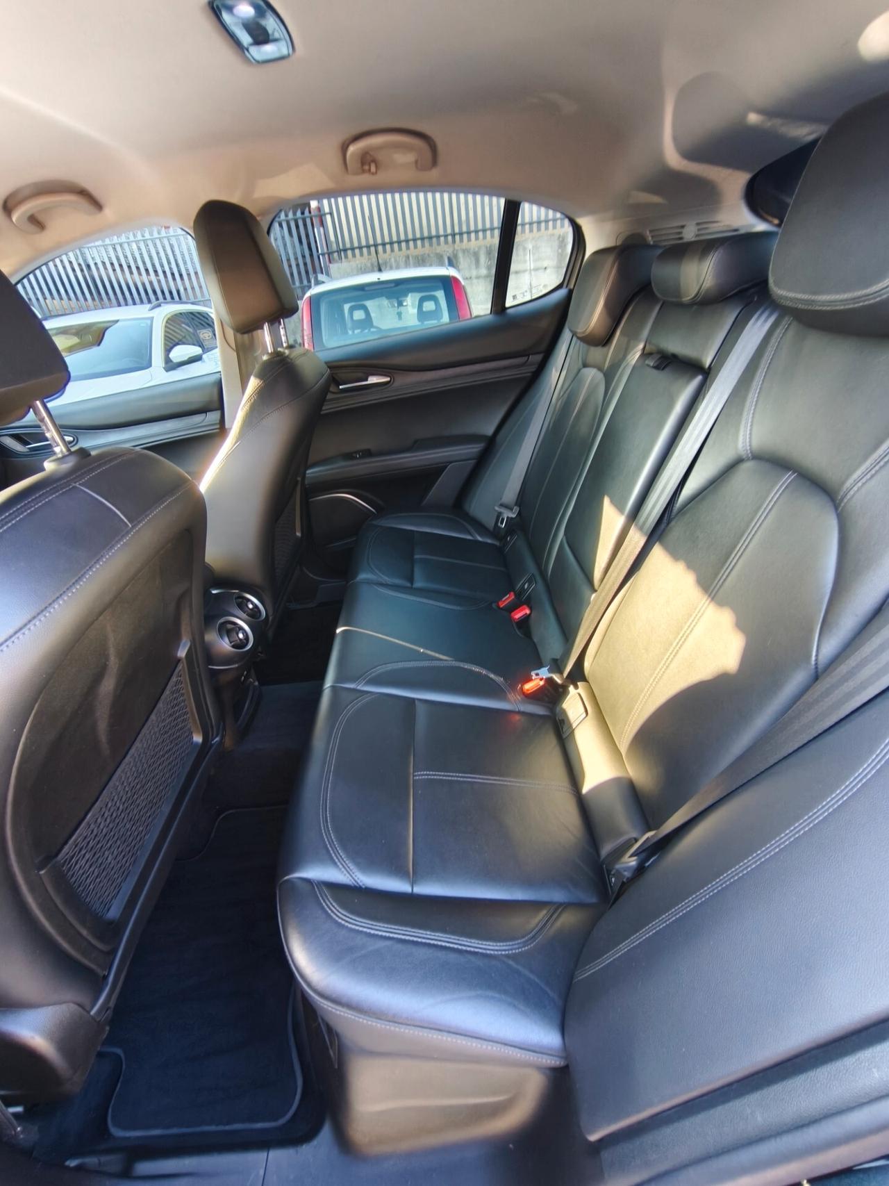 Alfa Romeo Stelvio 2.2 Turbodiesel 210 CV AT8 Q4 Super Total black