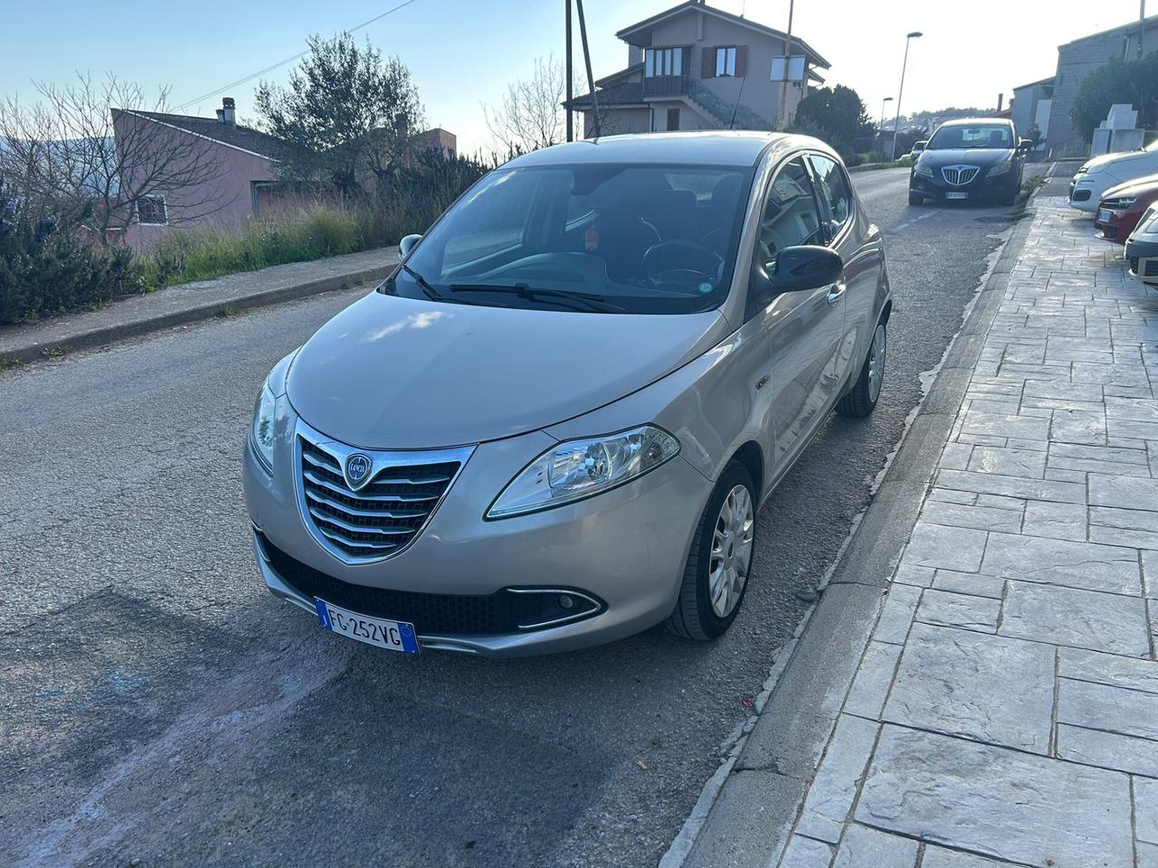 Lancia Ypsilon 1.2 69 CV 5 porte Gold