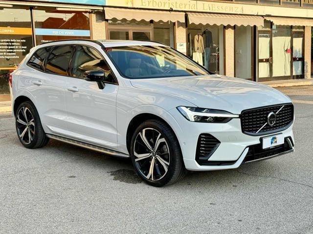 VOLVO XC60 B4 (d) AWD automatico Ultimate Dark