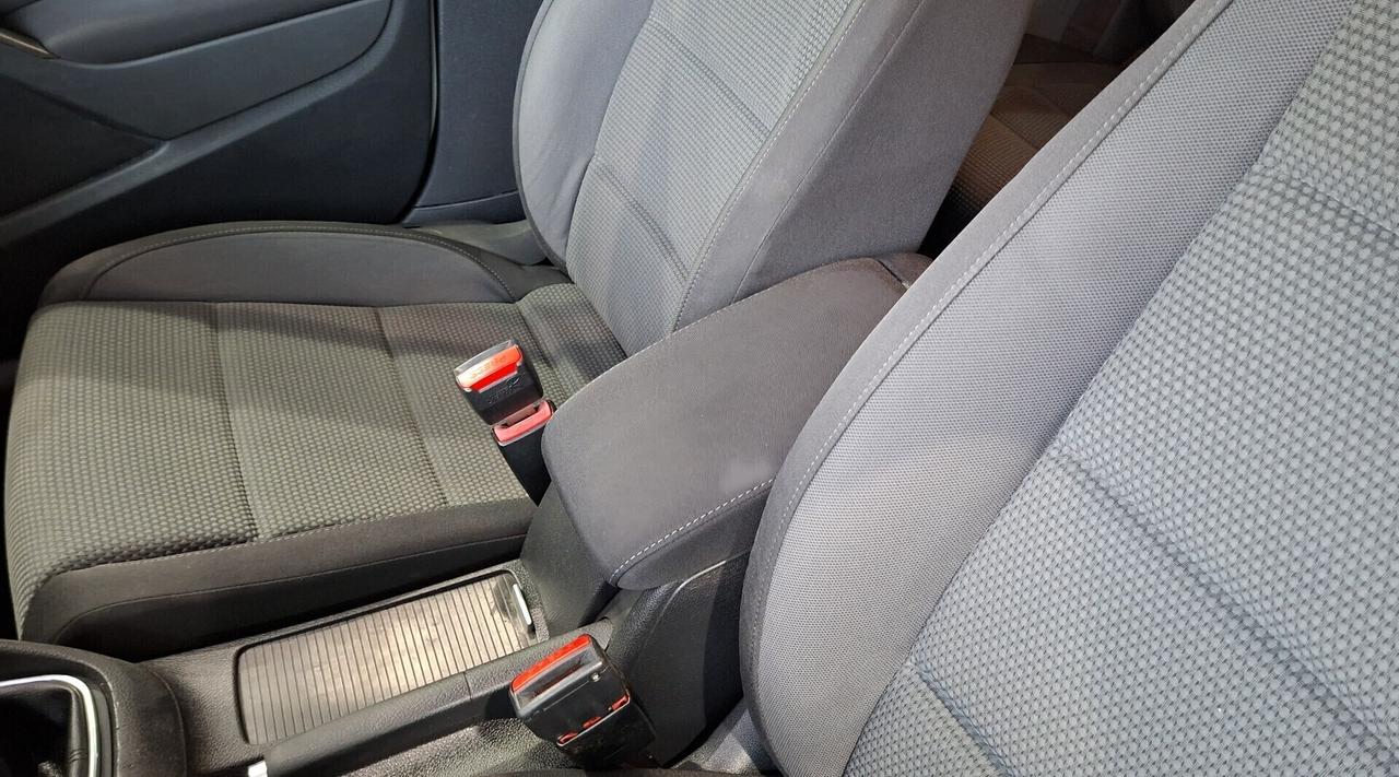 Volkswagen Golf 6 1.6 TDI Highline BlueMotion