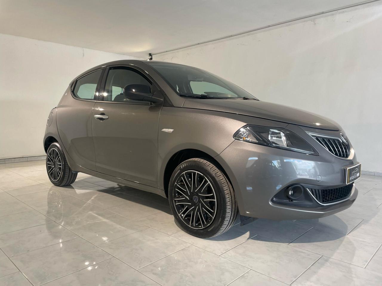 Lancia Ypsilon 1.0 FireFly 5 porte S&S Hybrid Alberta Ferretti