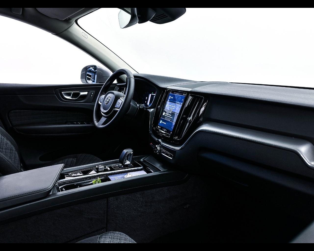 VOLVO XC60 (2017-->) - XC60 T6 Plug-in hybrid AWD automatico Core