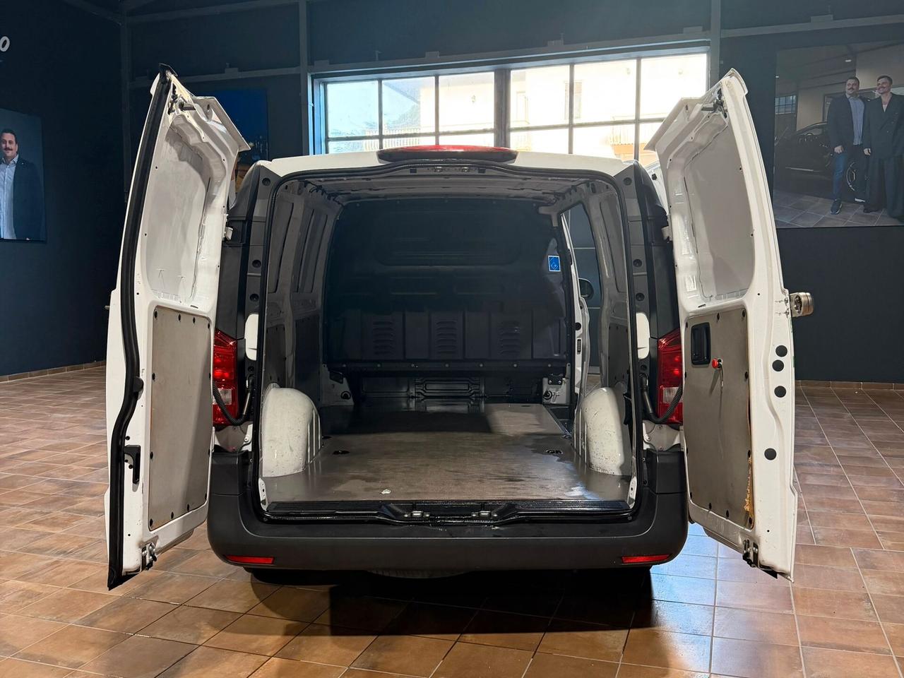 MERCEDES EVITO LONG ELETTRICO