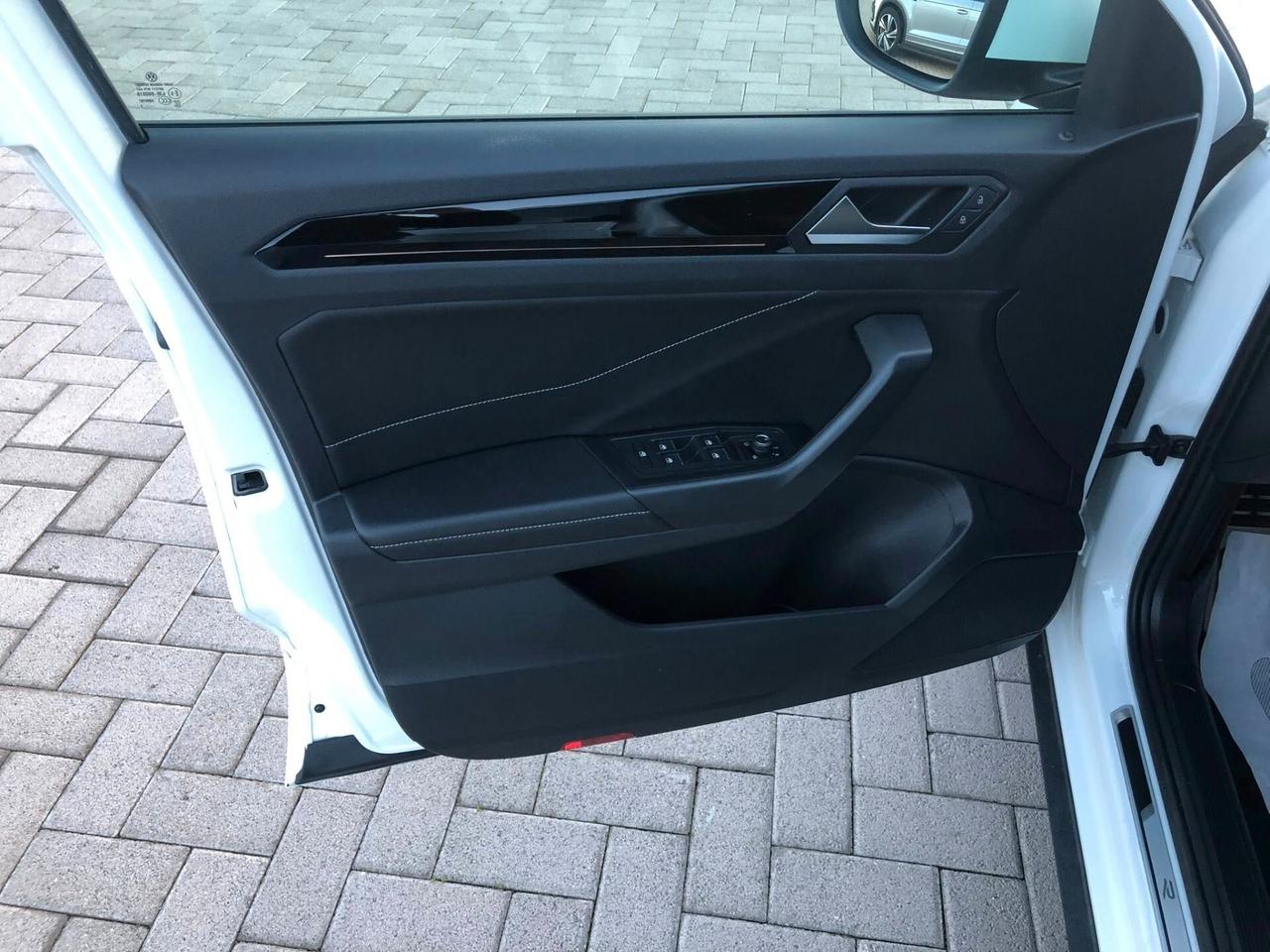 Volkswagen T-Roc 2.0 TDI R-Line sport 2023