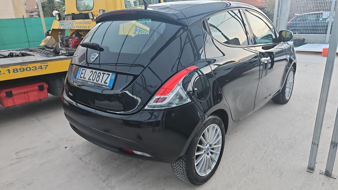 Lancia Ypsilon 1.2 69 CV 5 porte S&S Platinum