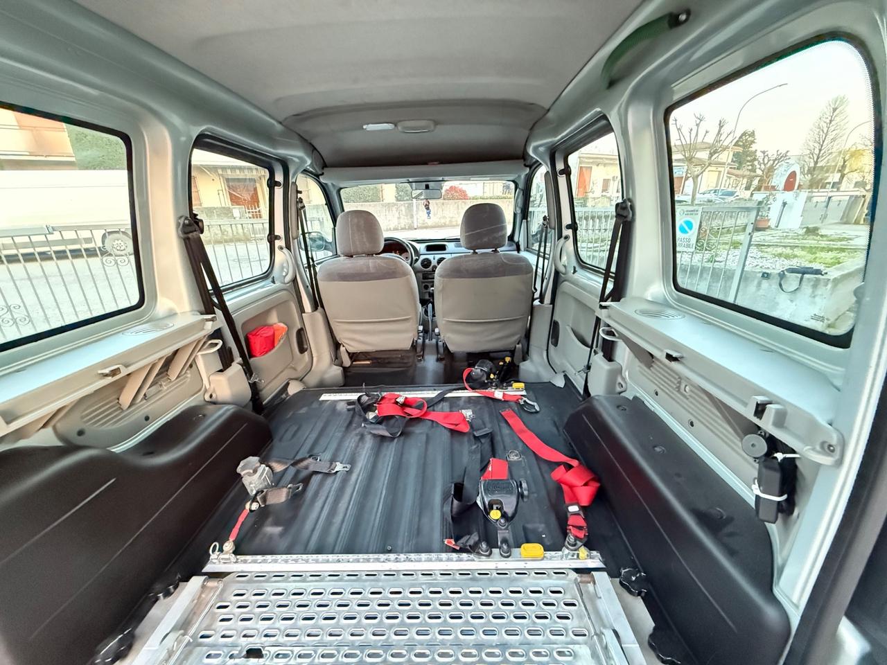 Renault Kangoo 4p. Autocarro 1.2 PEDANA DISABILE