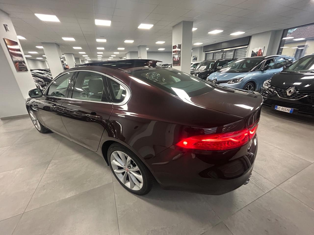 Jaguar XF 2.0 D 180 CV 2017 tetto apribile km 98000