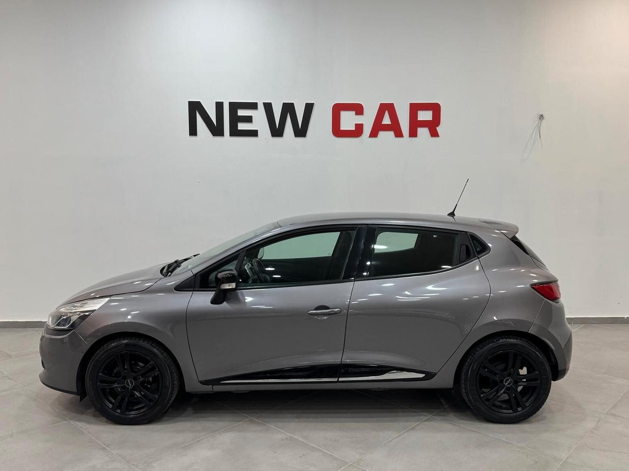 Renault Clio 1.2 73 CV COSTUME NATIONAL