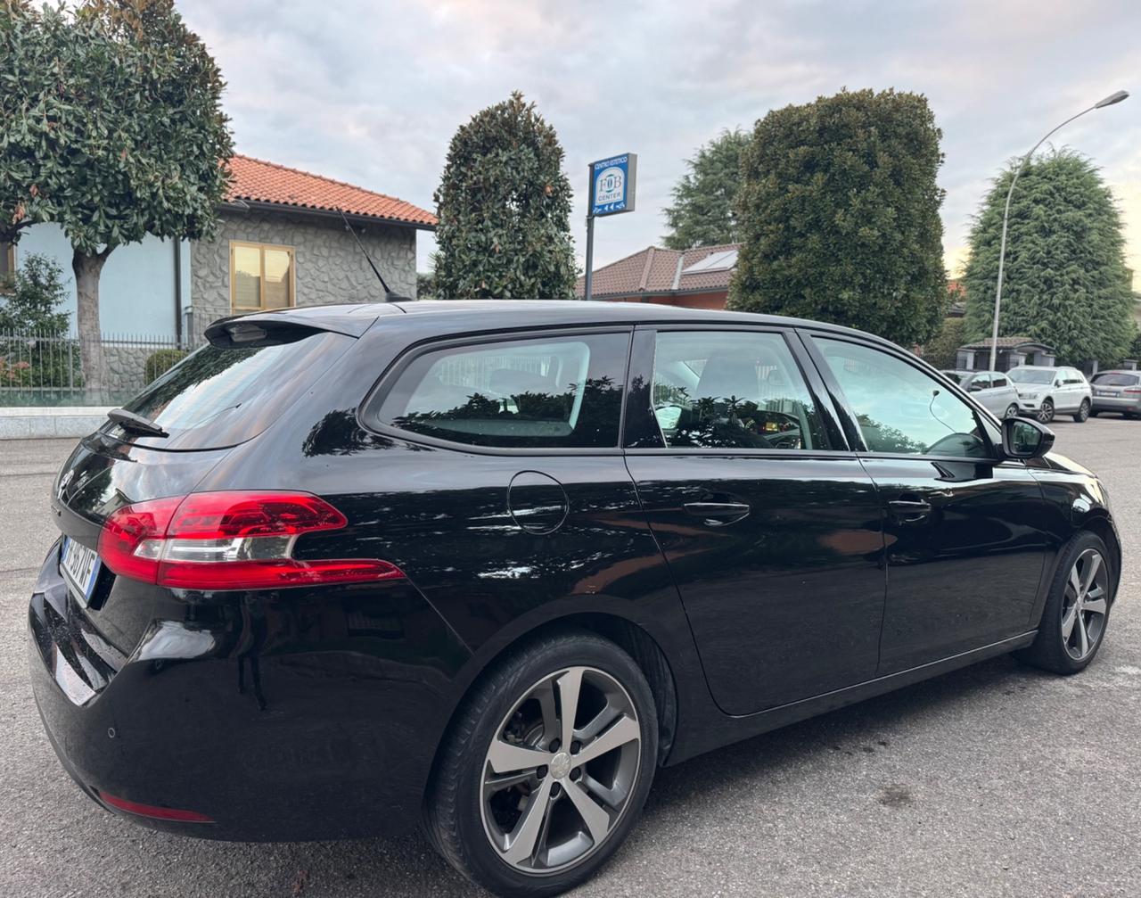 Peugeot 308 BlueHDi 120 S&S EAT6 SW Allure