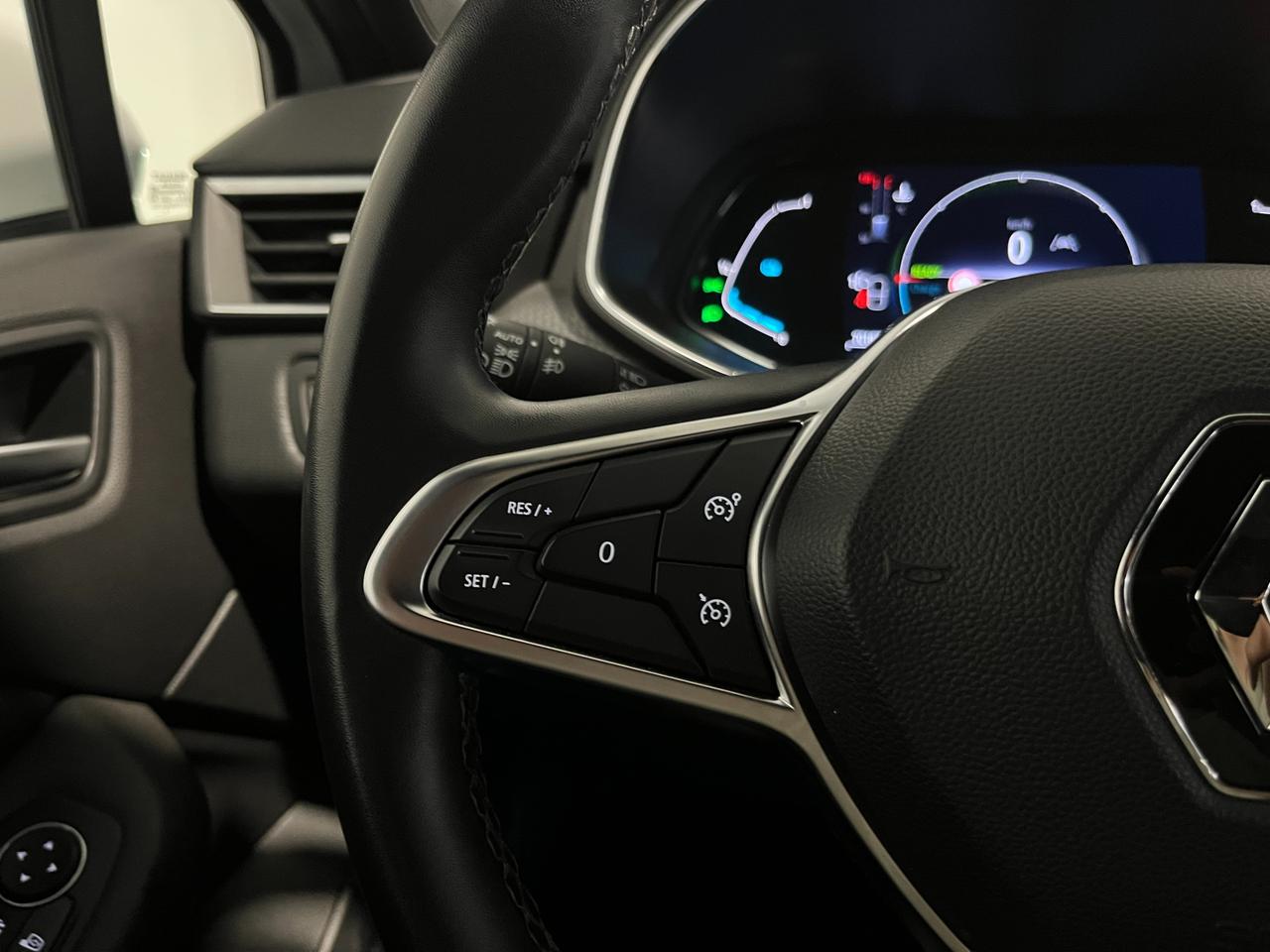 RENAULT CLIO 1.6 E-TECH HYBRID AUTO INTENS