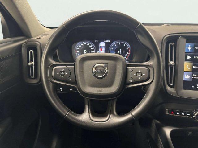 VOLVO XC40 T2 MOMENTUM CORE AUTOMATICA