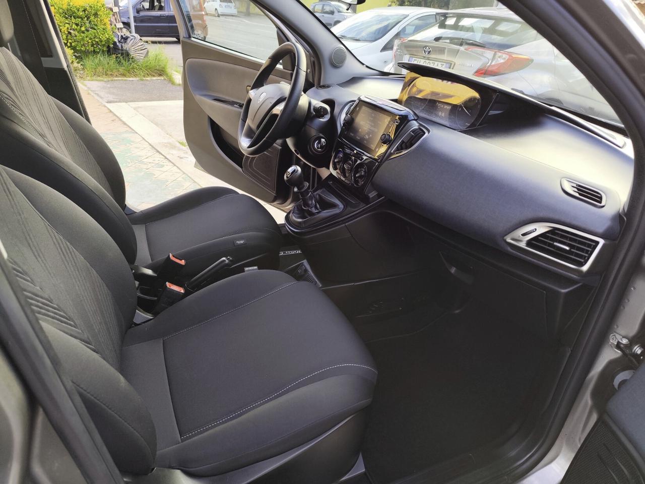 Lancia Ypsilon 1.0 FireFly 5 porte S&S Hybrid Gold