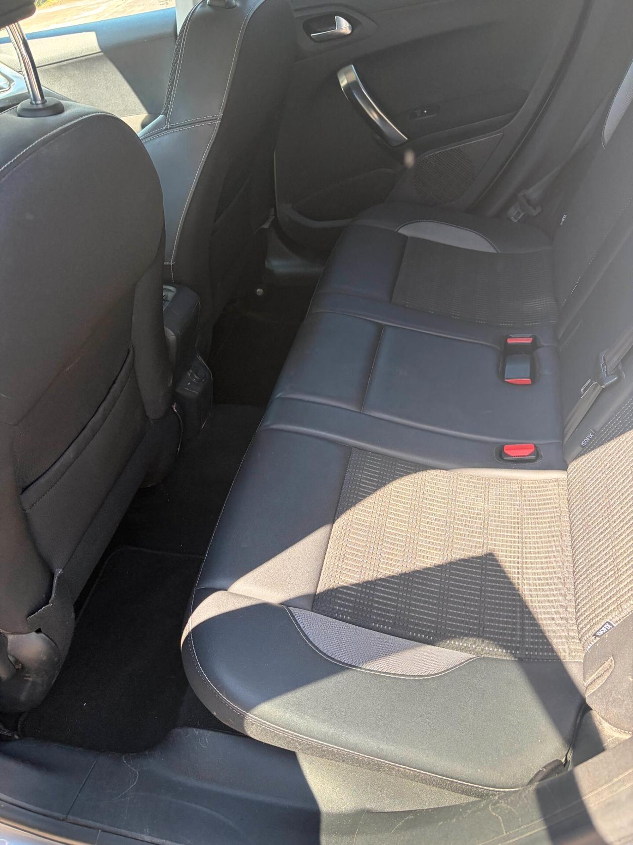 Peugeot 2008 BlueHDi 100 Allure