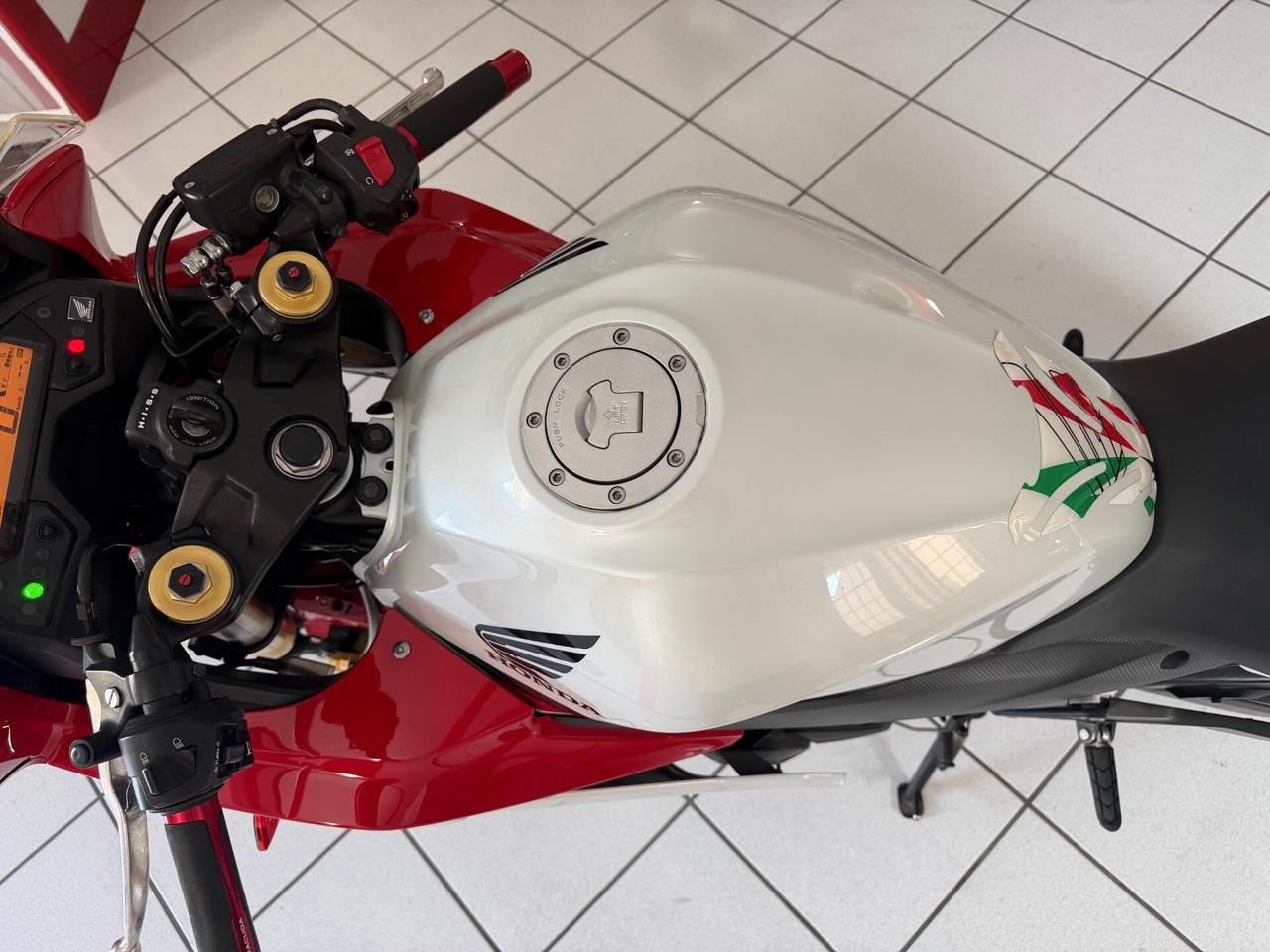 Honda CBR 600 F PERFETTA, GOMME OK, REVISIONATA, AKRAPOVIC