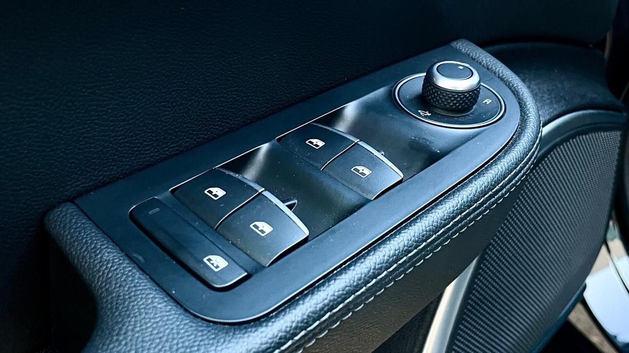 ALFA ROMEO GIULIA 2.0 TURBO VELOCE AT8 Q4 280CV - FULL LED, PELLE, SEDILI RISCALDATI