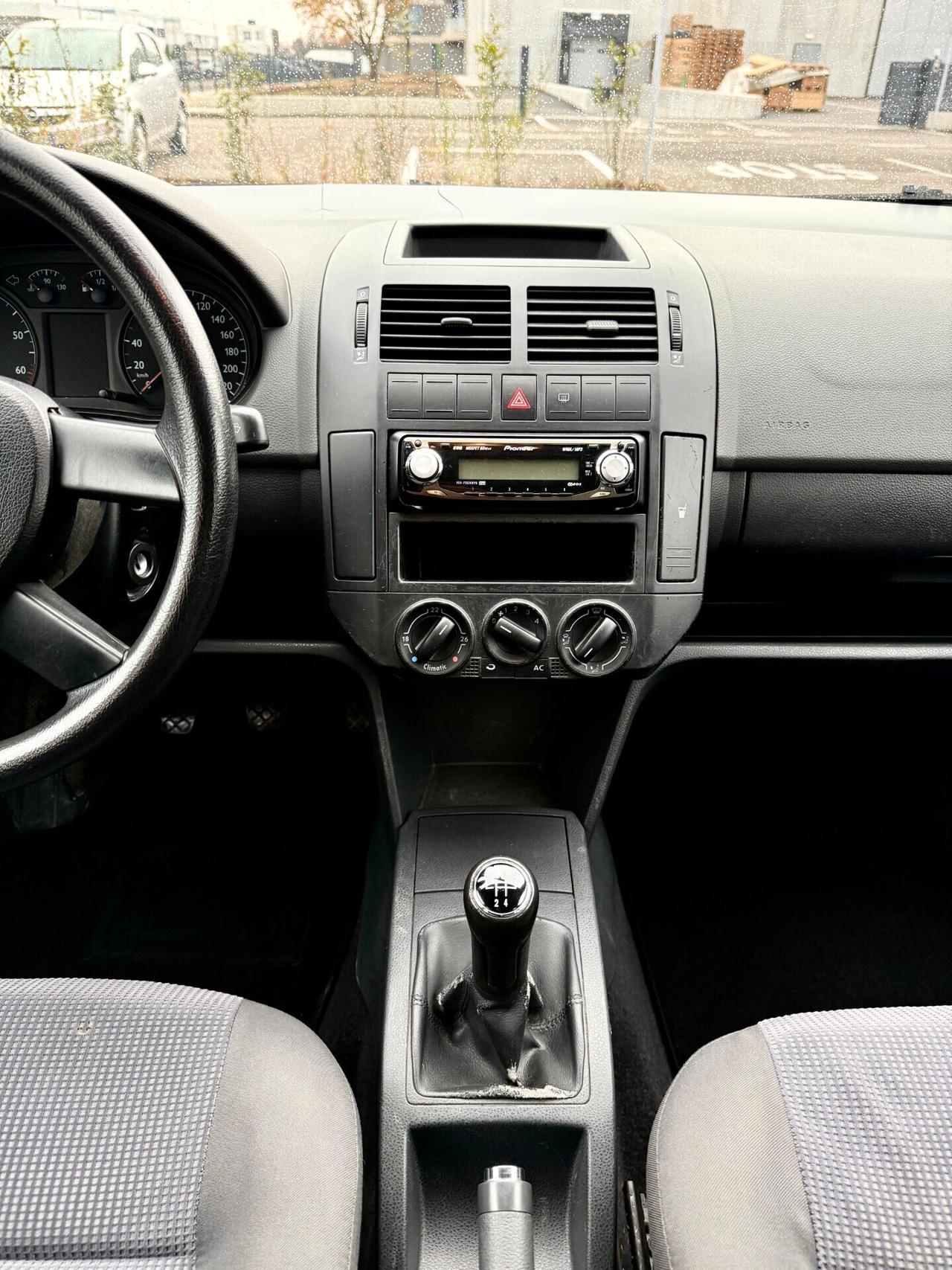 VOLKSWAGEN POLO 1.4 BENZ NEOPAT. UNICO PROP.