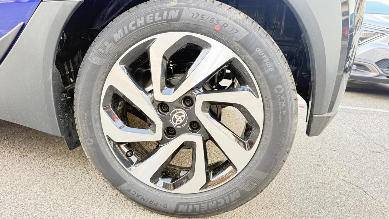 Toyota Aygo X 1.0 VVT-i 72 CV 5 porte Lounge Air S-CVT LED NAVI KAMERA CAR PLAY PDC CERCHI 16 BLUETOOTH
