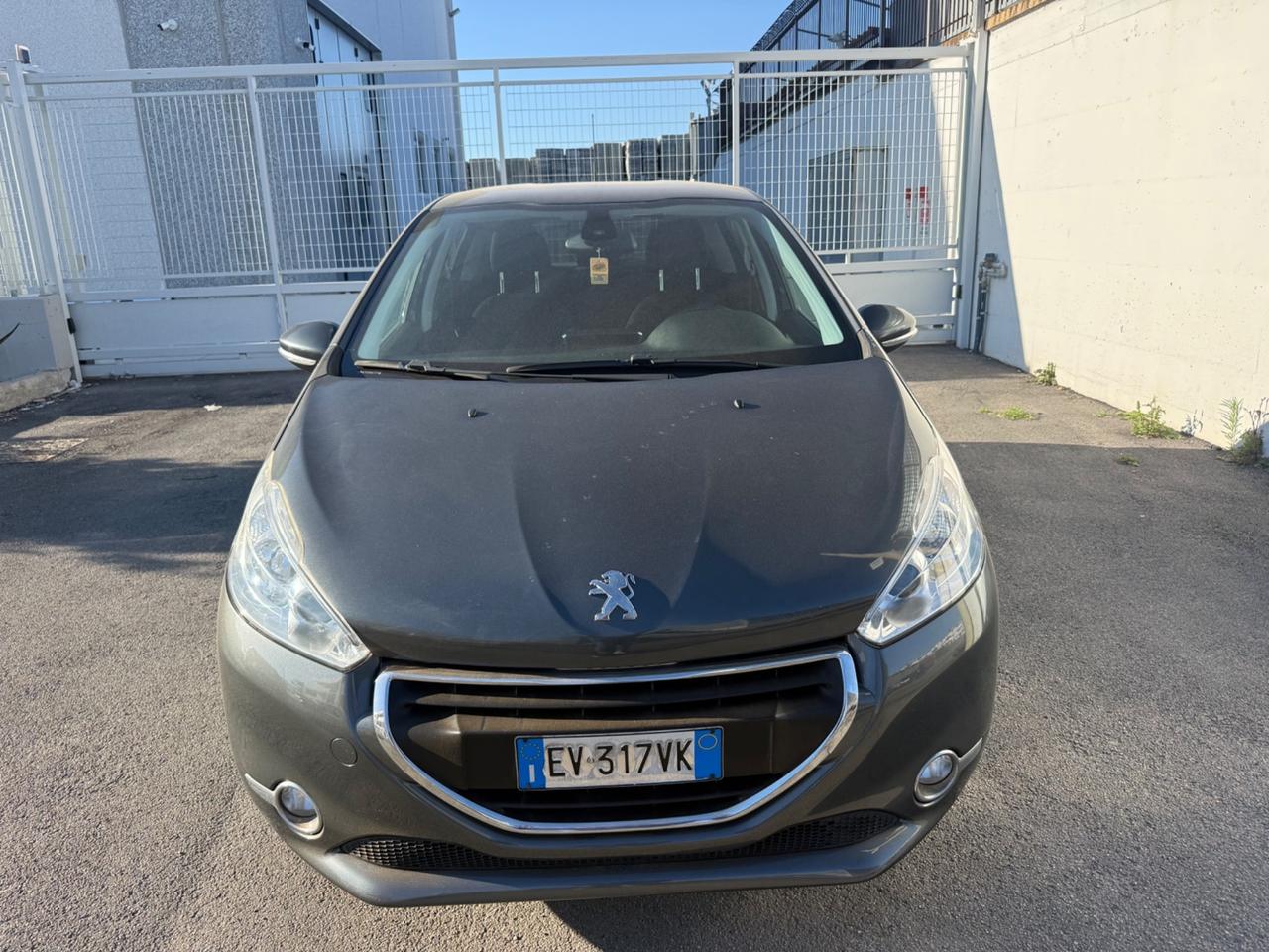 Peugeot 208 1.4 HDi 68 CV 5 porte Allure
