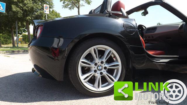 BMW Z4 ( E85 ) 2.2i roadster con interni in pelle rossa