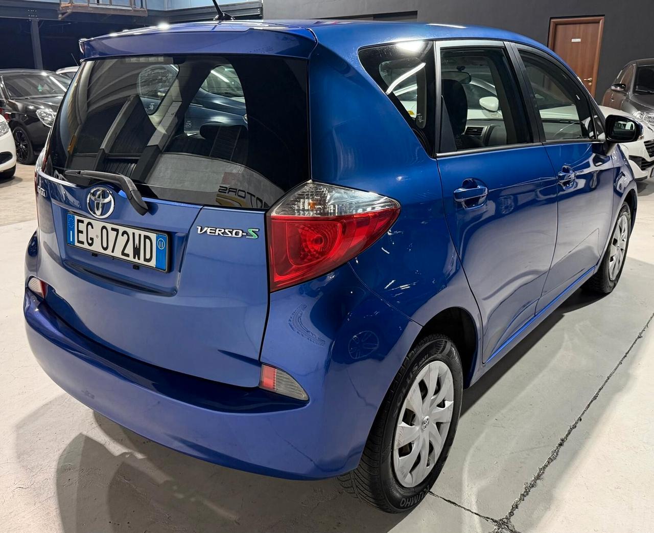 Toyota Verso Benzina Neopatentati Retrocamera