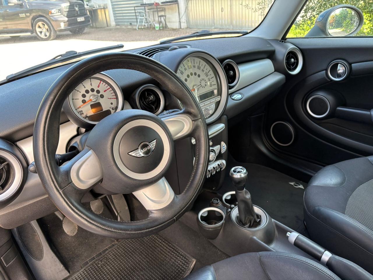 Mini Cooper 1.6 D BELLISSIMA INTROVABILE GIALLA IDONEA PER NEOPATENTATI. PERMUTABILE