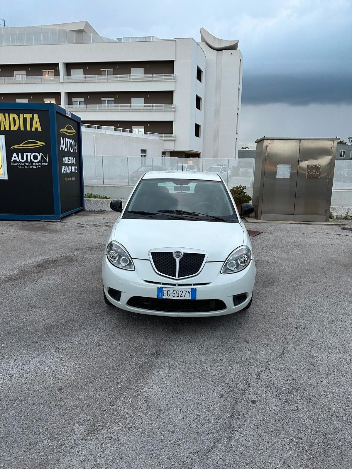 Lancia Ypsilon 1.2 69 CV Unyca