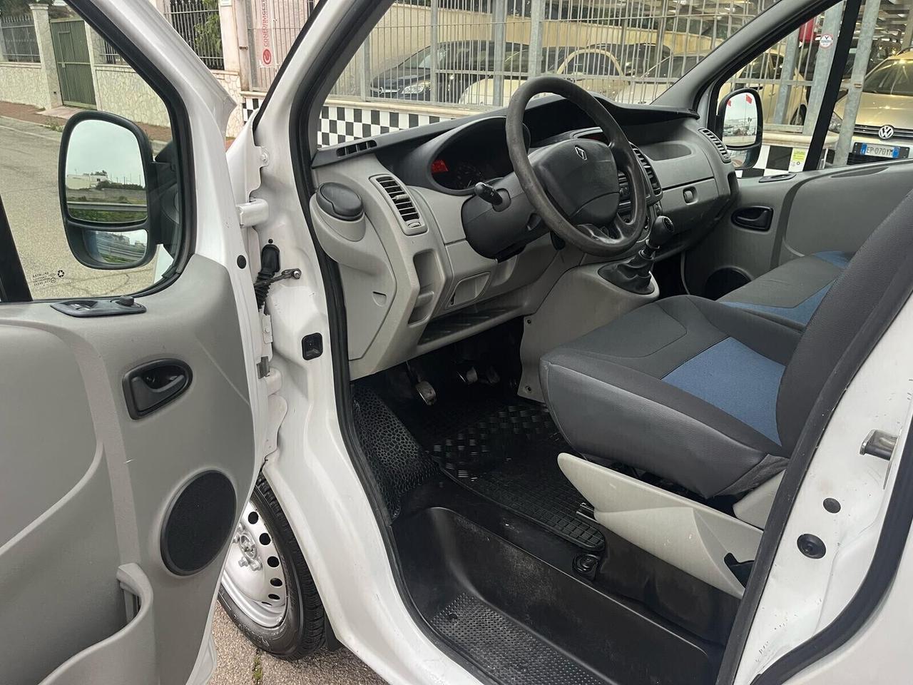 Renault Trafic 2.0 dCi/115 Furgone Unipro 2011