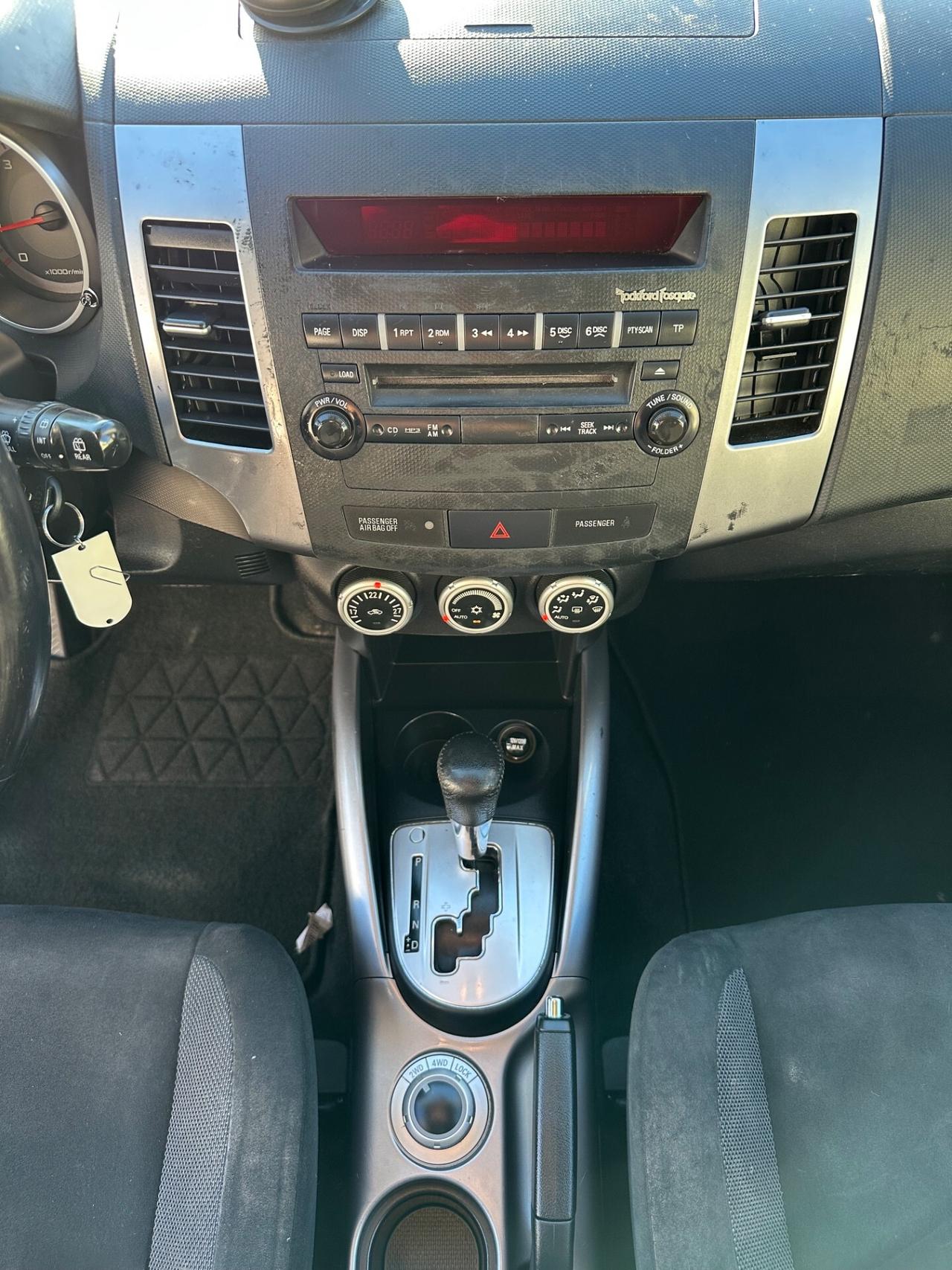 Mitsubishi Outlander 2.4 MIVEC Instyle 7 p.ti