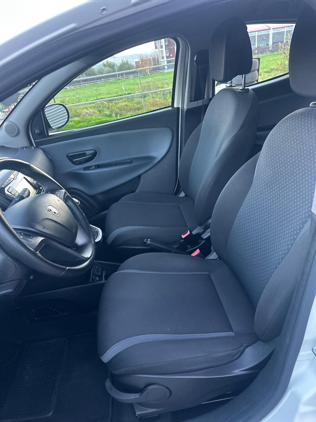 Lancia Ypsilon 1.2 69 CV 5 porte Platinum