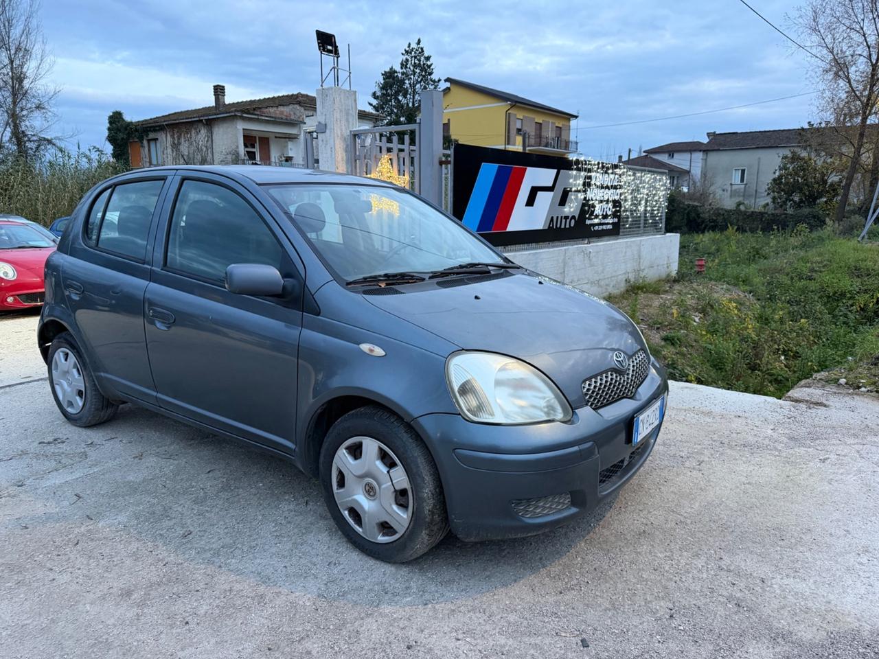 Toyota Yaris 1.0i 16V cat 5 porte Sol