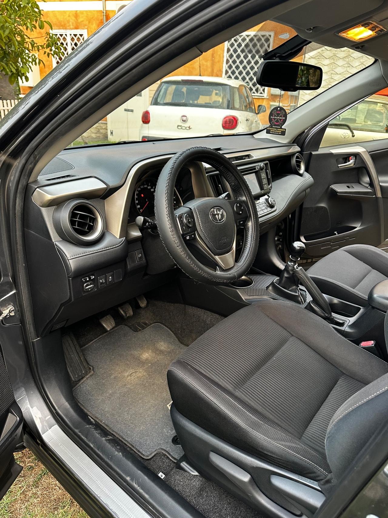 Toyota RAV 4 RAV4 2.0 D-4D 2WD Style White Ed.