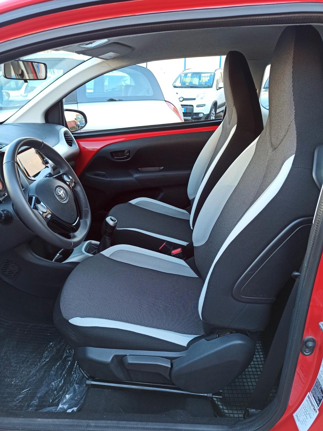 Toyota Aygo 1.0 VVT-i 69 CV 3 porte x-clusiv