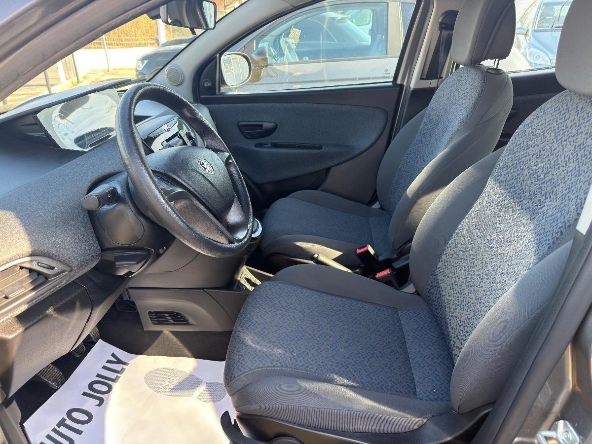 Lancia Ypsilon 1.0 FireFly 5 porte S&S Hybrid Silver