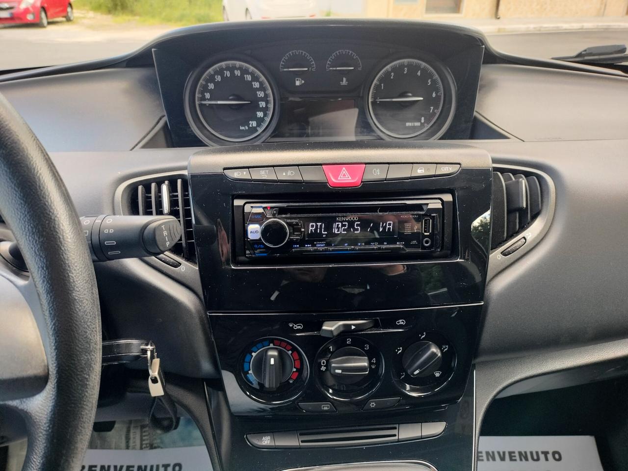 Lancia Ypsilon 1.2 69 CV 5 porte Elefantino 80.000km