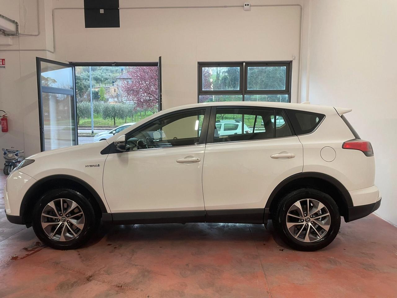TOYOTA RAV 4 HYBRID-benzina CAMBIO AUT. 2.5 CV 155 con Km 146.696 garanzia 12 mesi