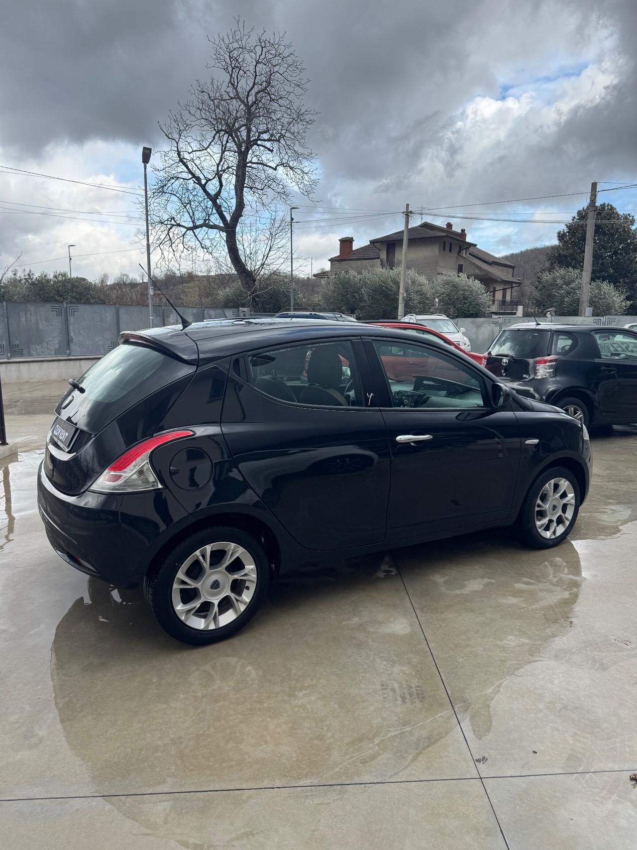 Lancia Ypsilon 1.2 69 CV 5 porte Platinum