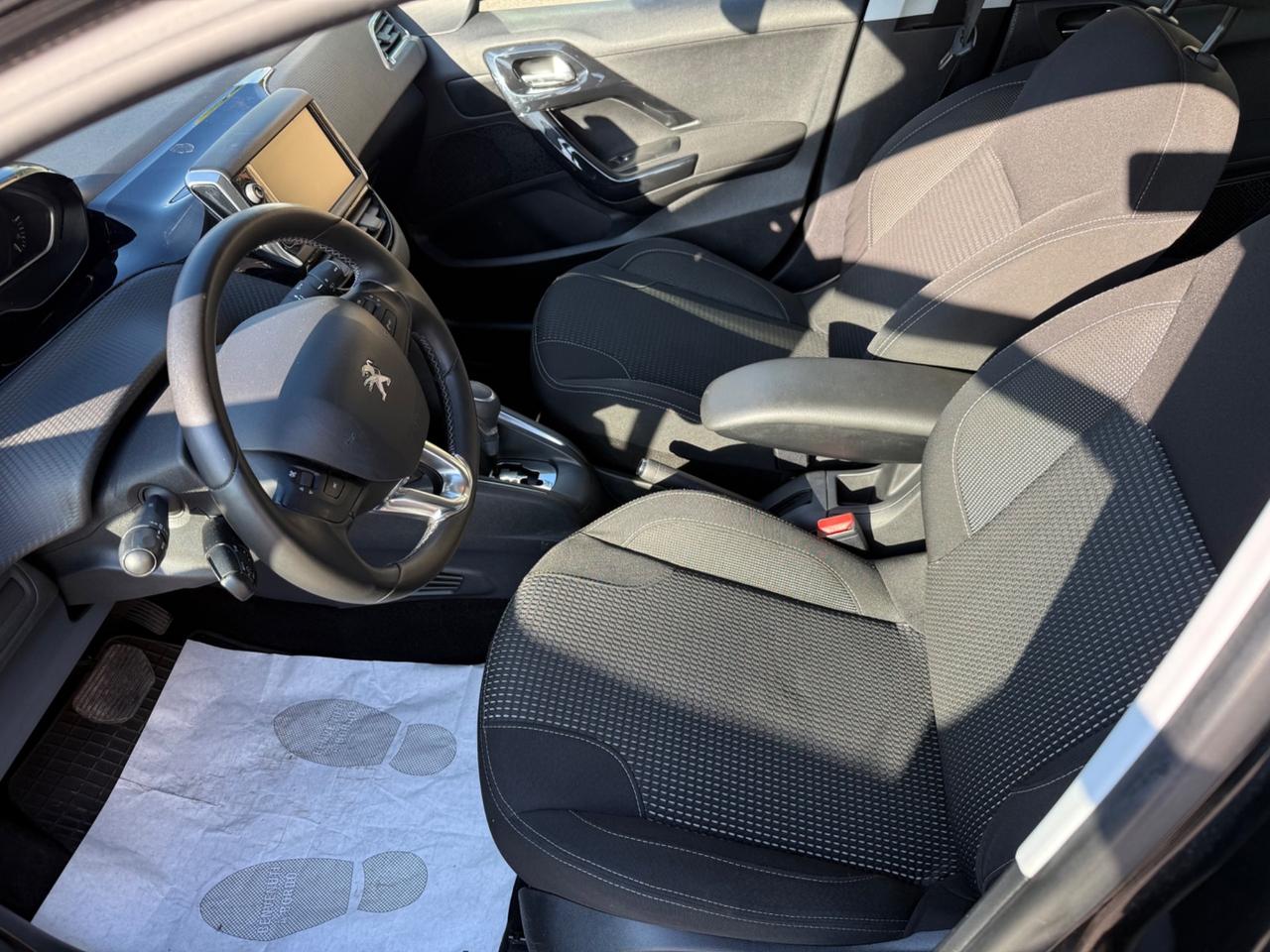 Peugeot 208 cambio automatico benzina