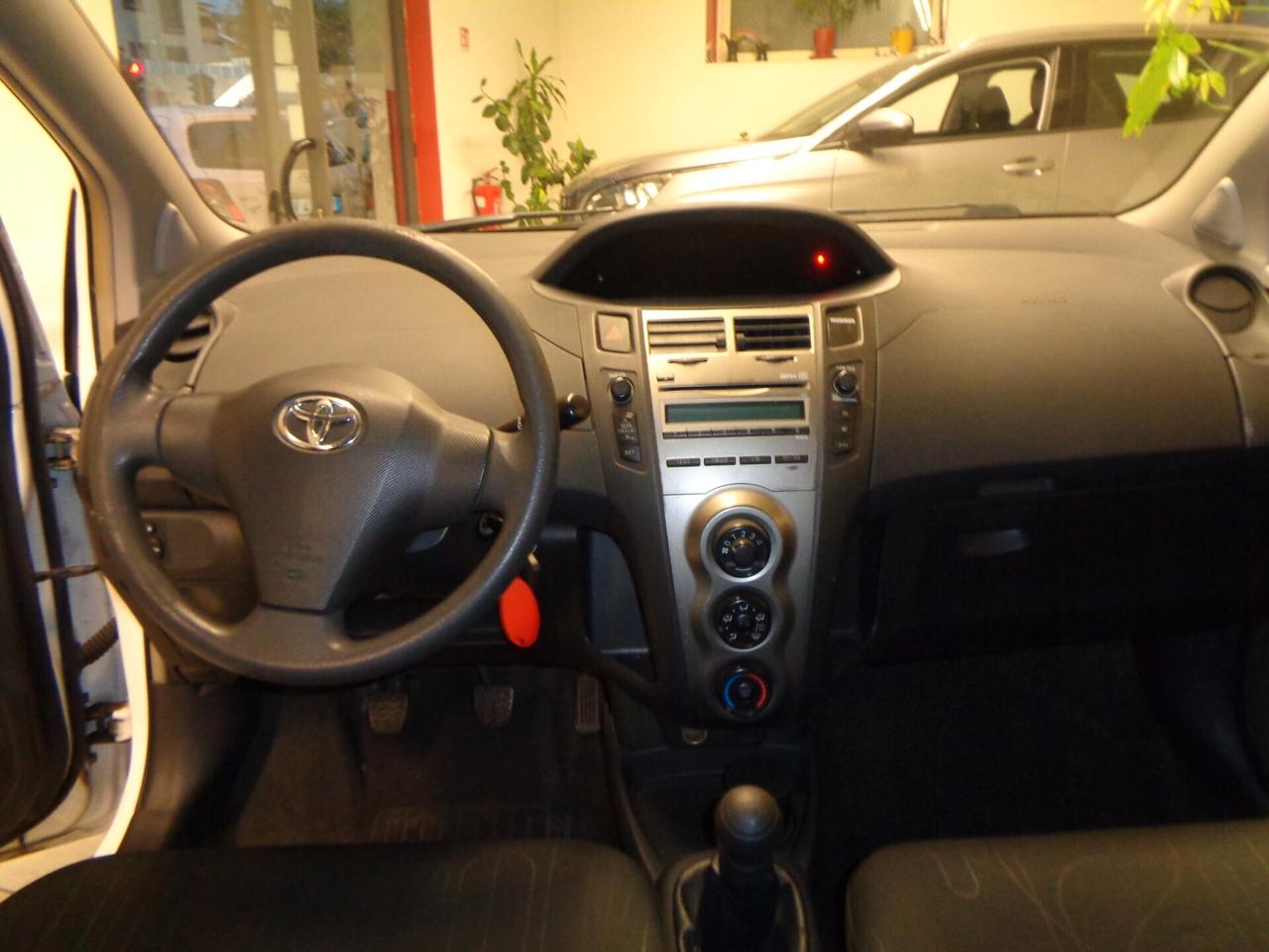 Toyota Yaris 1.0 5 porte Sol