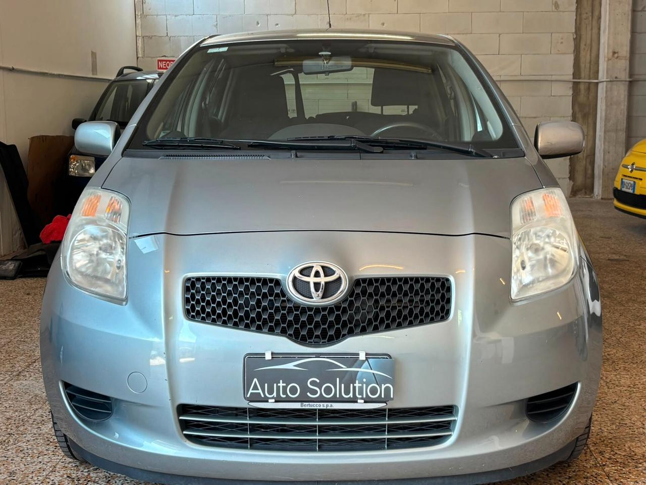 Toyota Yaris 1.0 5 porte Sol