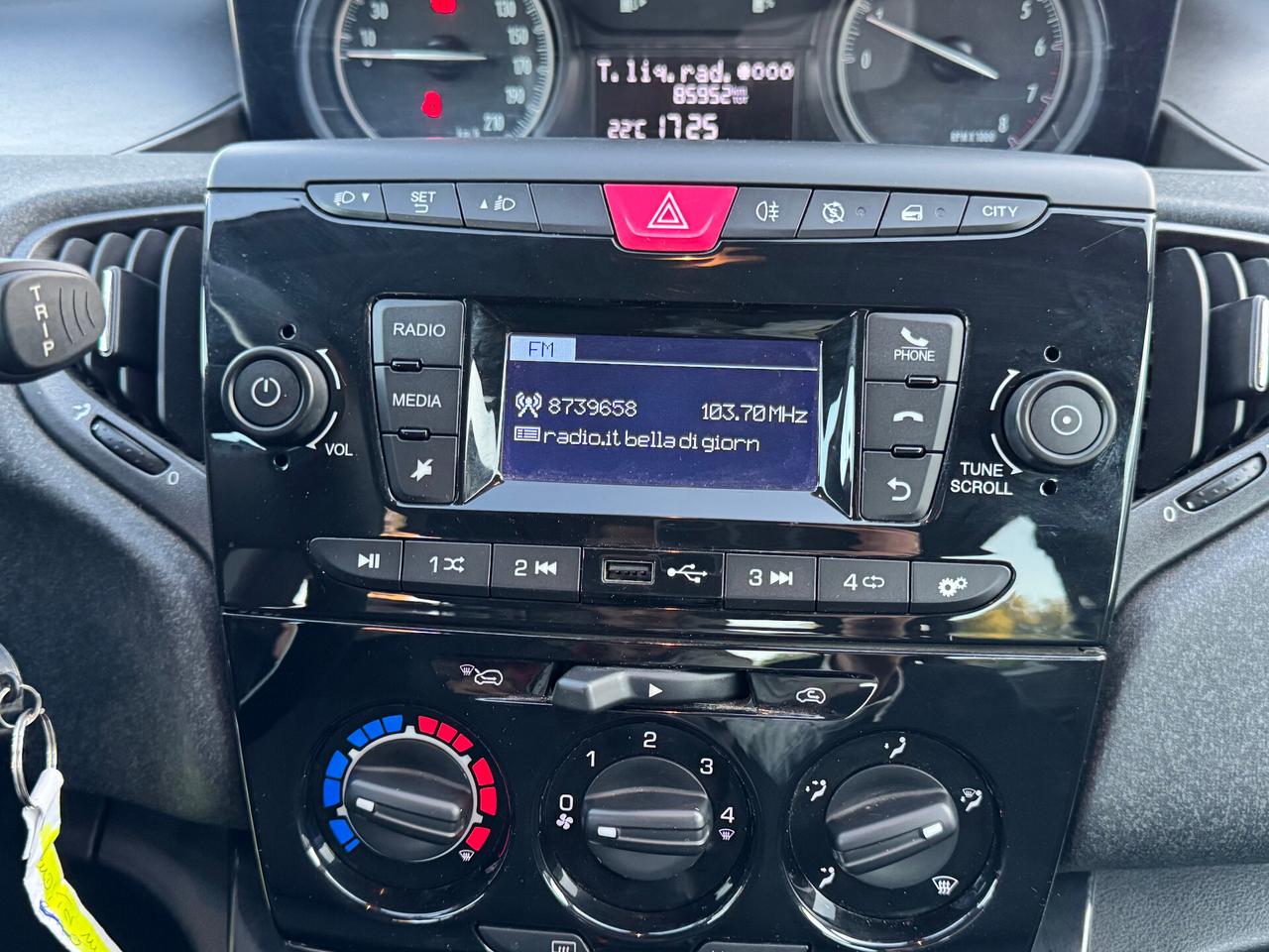 Lancia Ypsilon 1.0 FireFly 5 porte S&S Hybrid Ecochic Silver