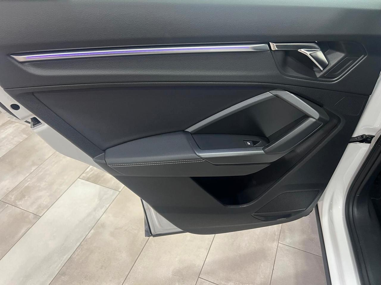 Audi Q3 35 TDI Identity Black