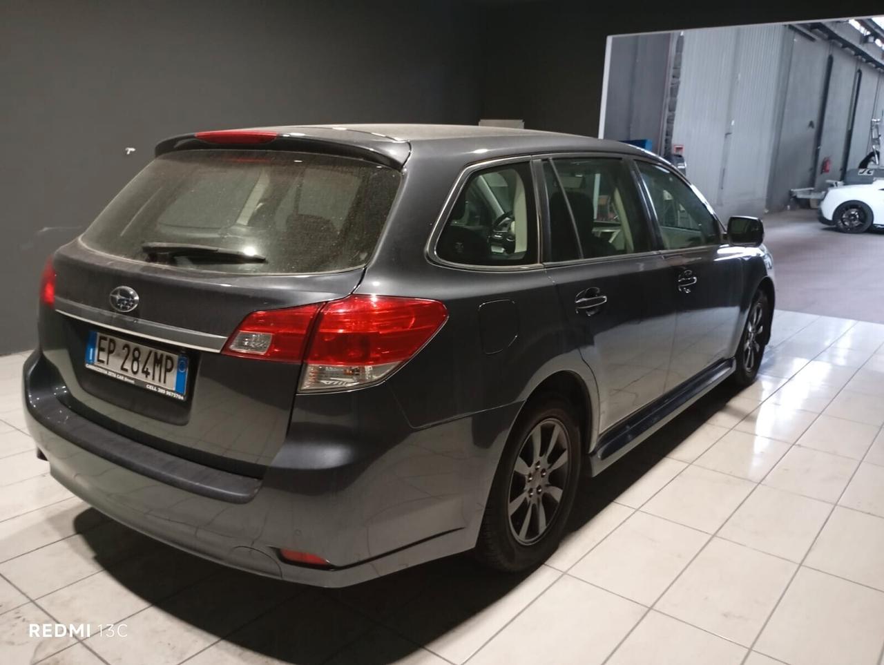 Subaru Legacy del 2013 GPL 2033 GANCIO TRAINO THULE