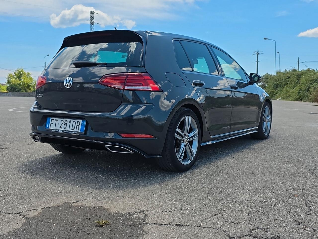 Volkswagen Golf 7.5 R-Line 1.6tdi VIRTUAL FARI LED