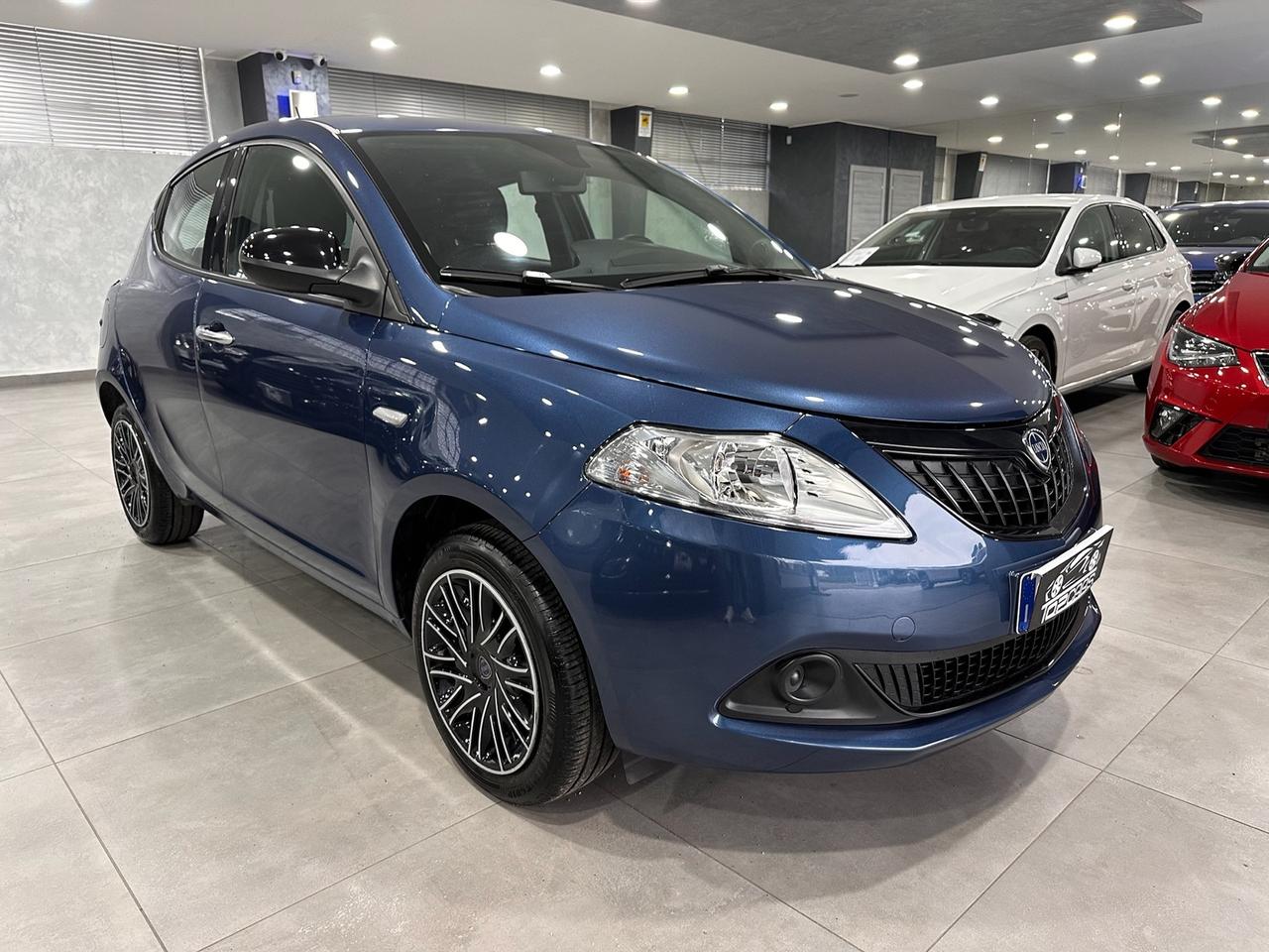 Lancia Ypsilon 1.0 69cv Hybrid 5 porte NEOPATENTATI